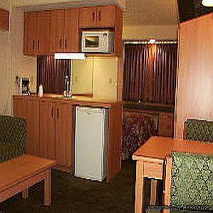 Super 8 By Wyndham West